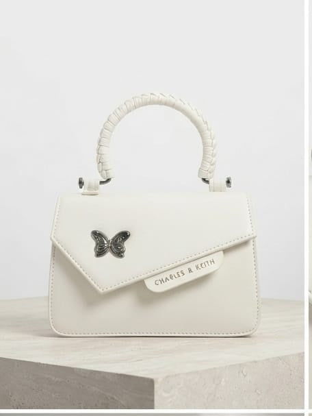 Exquisite white handbag